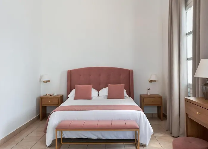 Atlantis Hotel Fira (Santorini)