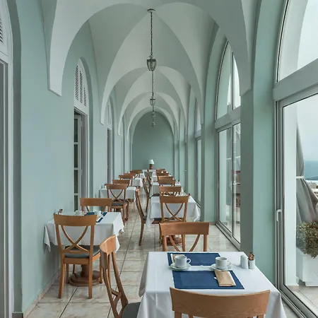 Atlantis Hotel 4*